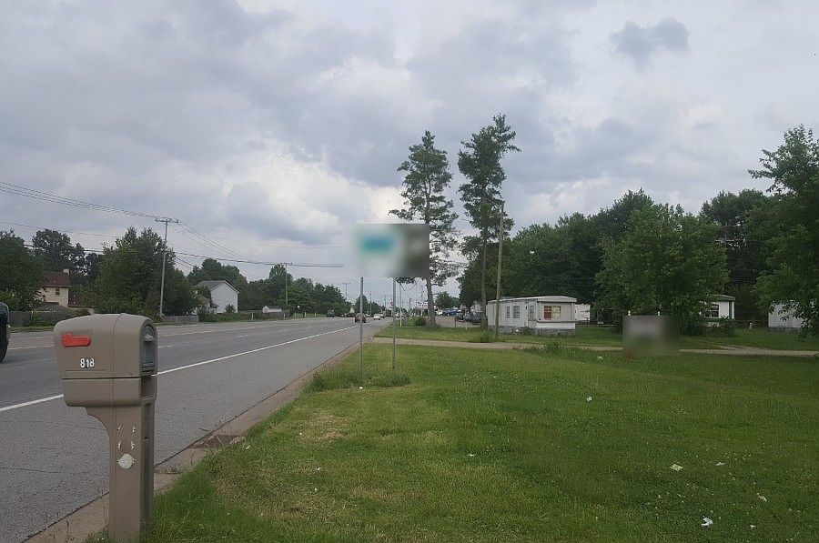 2nd image of 818 Tiny Town Rd