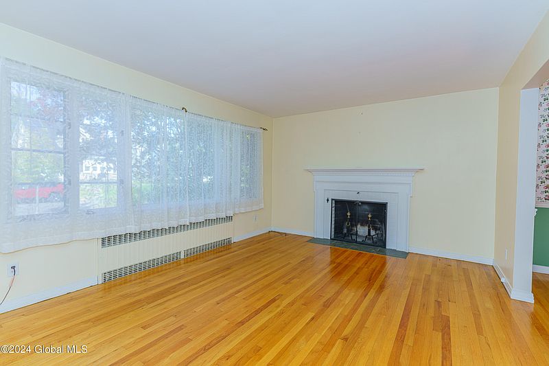 5th image of 203 Euclid Avenue