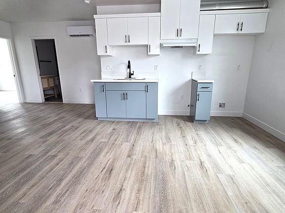 2nd image of 2415 Stanford Ave