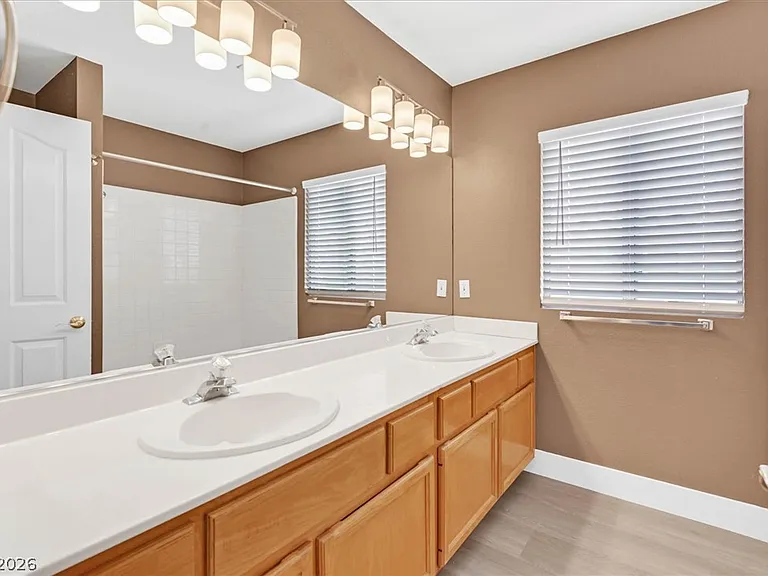 2704 Timber Crossing Ct — Photo 24