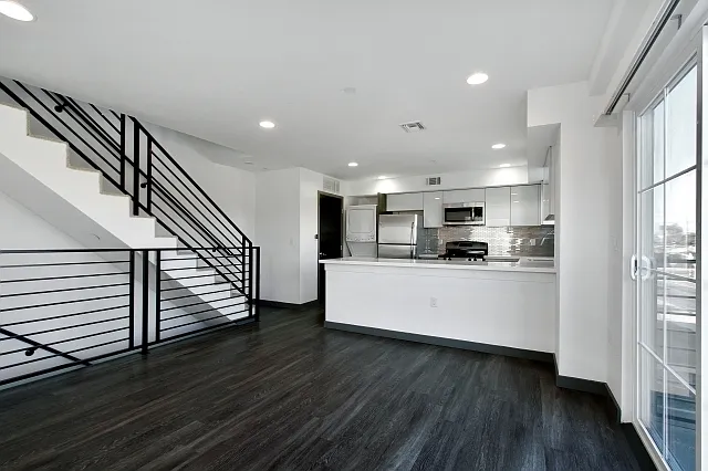8621 Ramsgate Ave — Photo 34