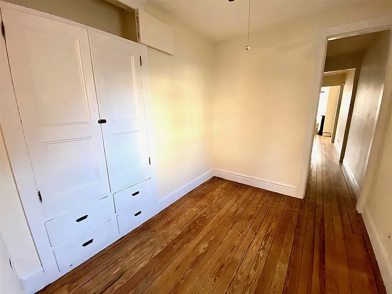 492 Monmouth St #2L — Photo 5