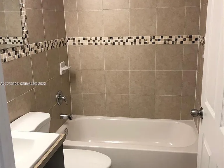 1400 San Remo Cir — Photo 10