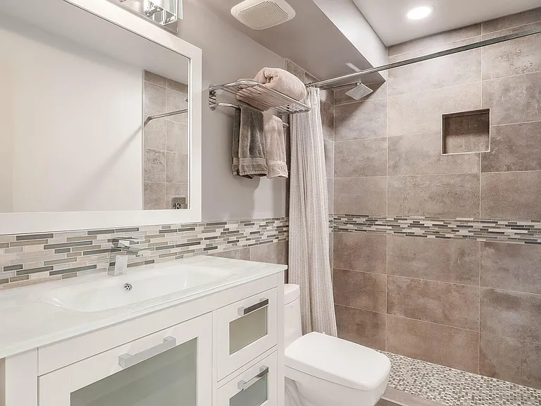 133 N Pompano Beach Blvd #204 — Photo 25