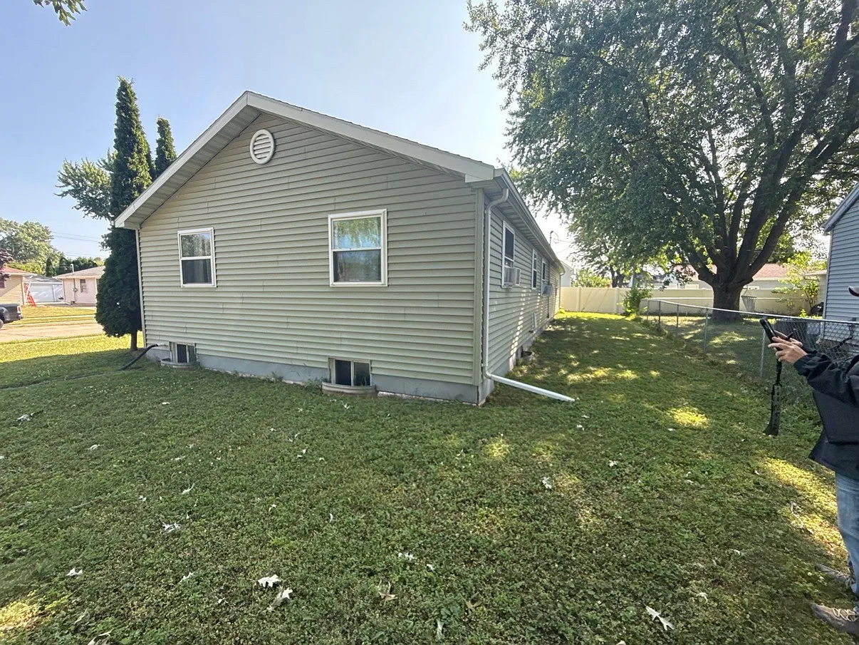 3 bed, 1948 sqft, $2,400 — Photo 2