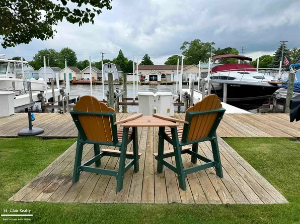 6 Pine River Rd, Saint Clair, MI 48079