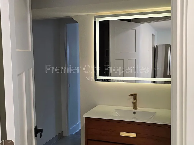 240 McGregor Ave #1 — Photo 11