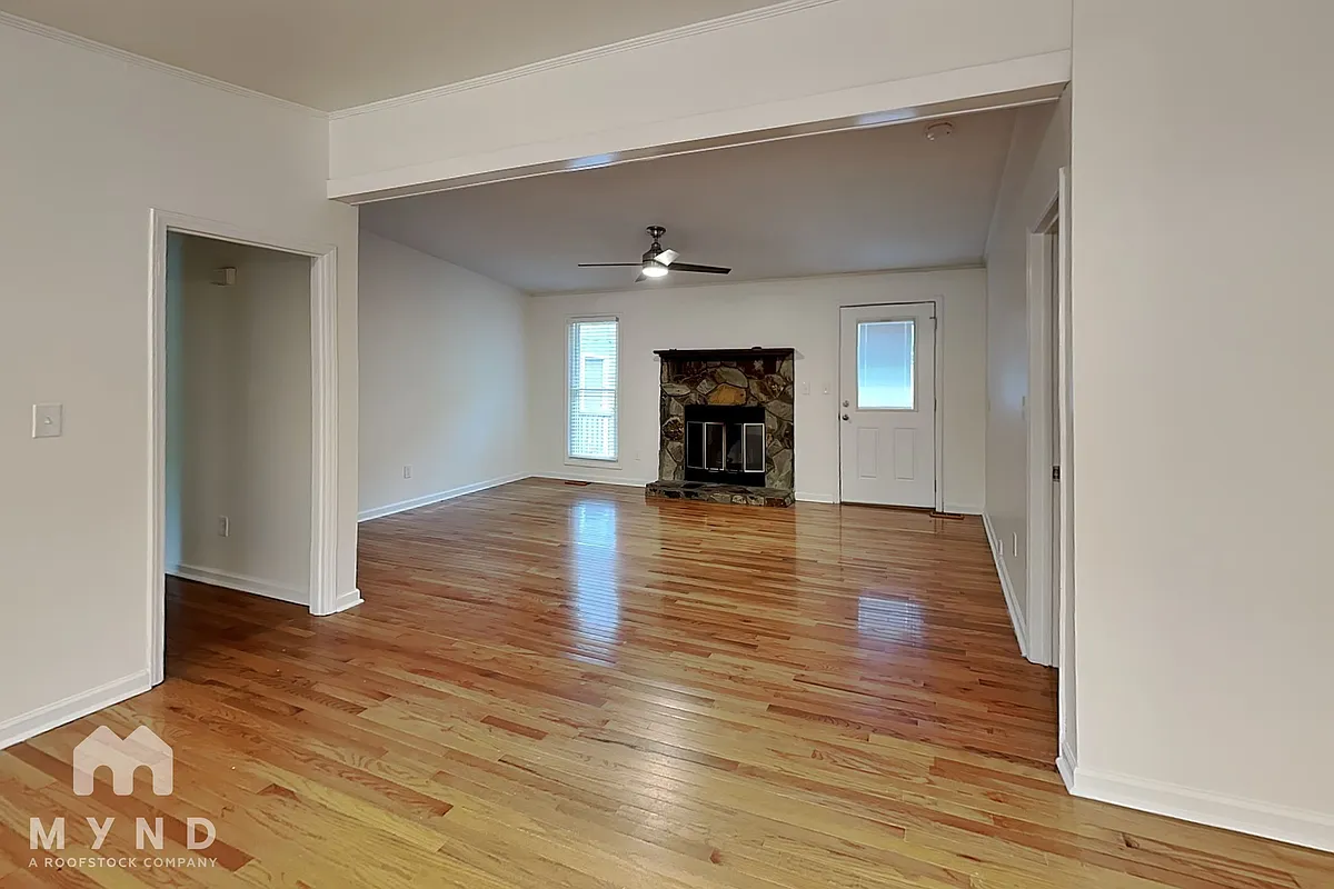 Building Photo - 7954 Tiburon Cir