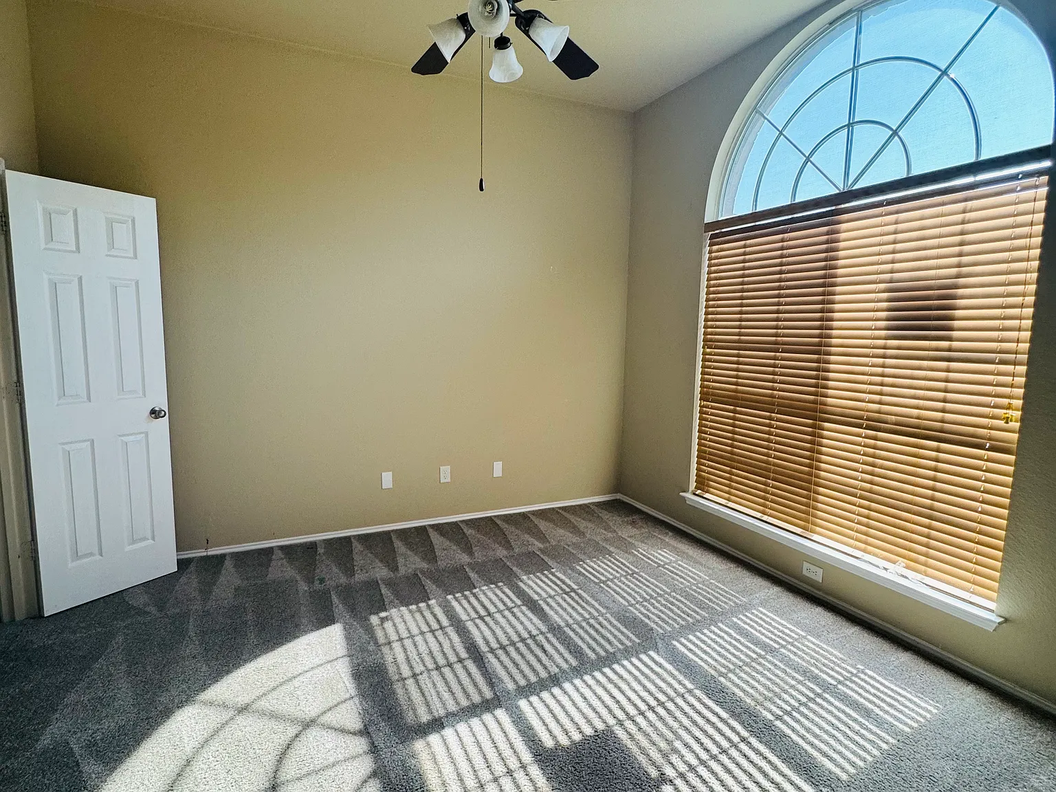 4 bed, 2765 sqft, $3,495 — Photo 2