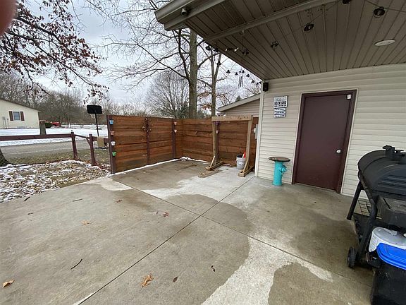 4th image of 56358 Valerie Ln