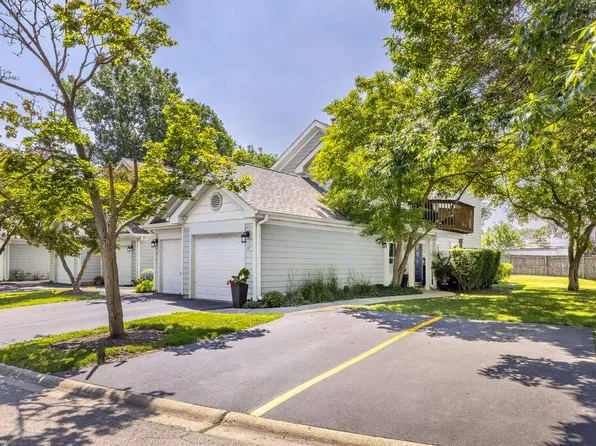 367 W Hamilton Ln #187, Palatine, IL 60067