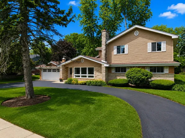 606 Country Club Dr, Itasca, IL 60143
