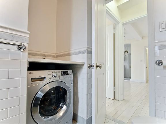 5th image of 4101 Broadway Unit 9B