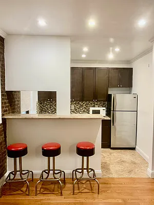 Rented by Halvatzis Realty | media 23