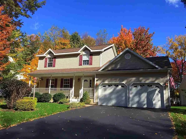 65 Willowbrook Ter, Halfmoon, NY 12065