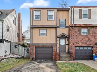 11 McKinley Sq, Coraopolis, PA