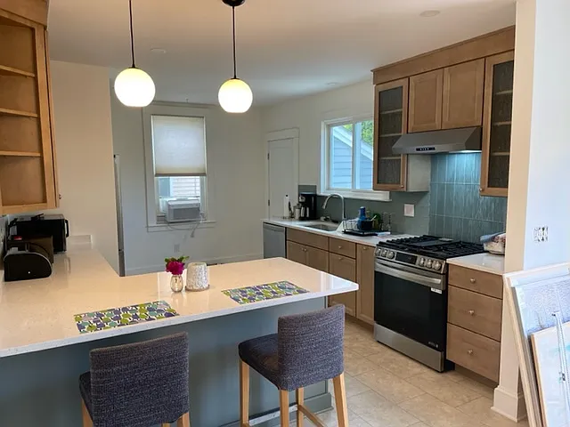 3 bed, 1.5 bath, 1434 sqft, $3,400 — Photo 3