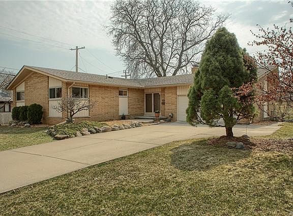 2nd image of 615 Cumberland Dr