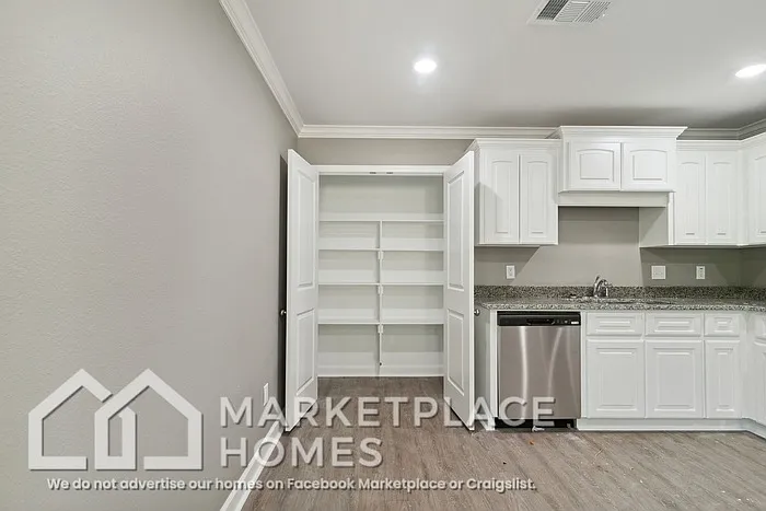2102 Moss St — Photo 12