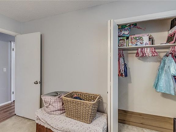 4th image of 2117 Linda Ln