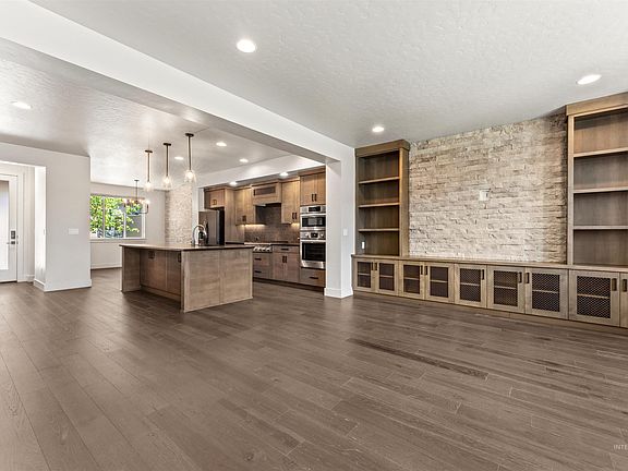 2nd image of 4434 E Parkcenter Blvd