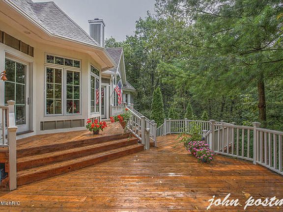 4th image of 1947 Emerald Glen Ct NE