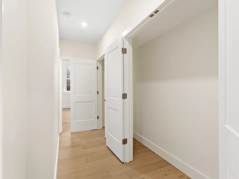 300 Kings Hwy E #B — Photo 11