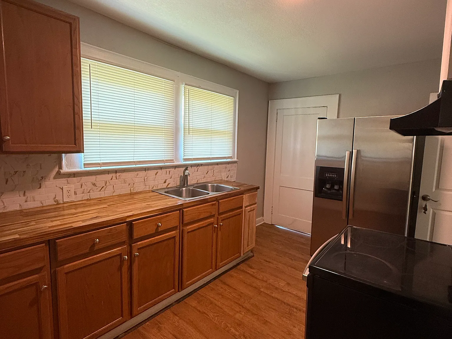 3 bed, 1688 sqft, $1,200 — Photo 2