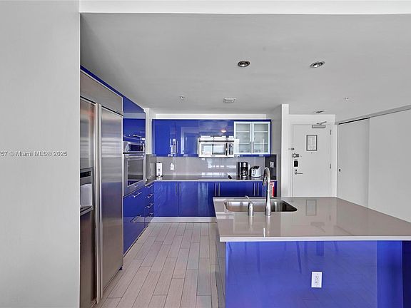 5th image of 3101 Bayshore Dr #1704