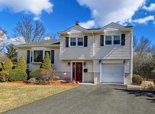 28 Joyce Ln, Wayne, NJ 07470