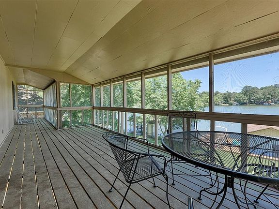 4th image of 1645 Tanglewood Dr E