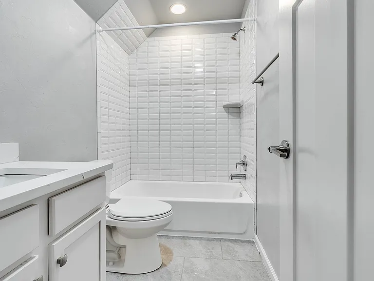 5616 Saint James Pl — Photo 33