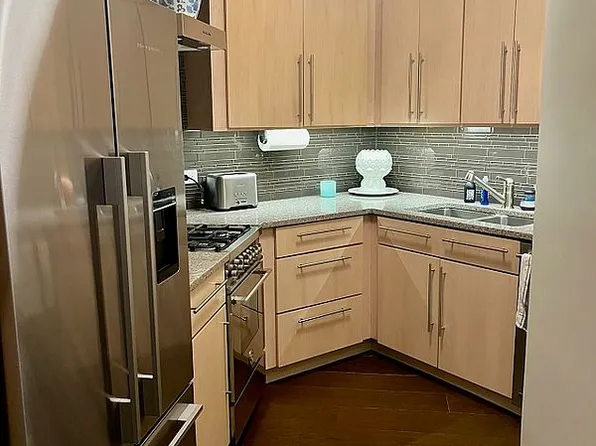 200 E 61st St APT 6B, New York, NY 10065