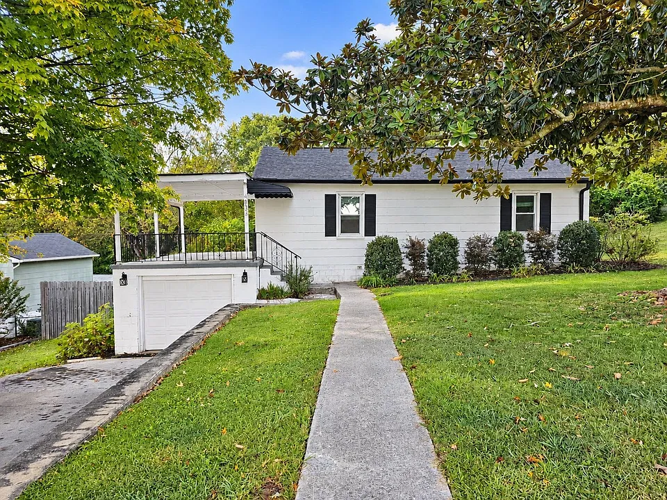 4833 Appian Way