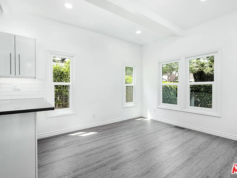 8718 Rosewood Ave — Photo 18