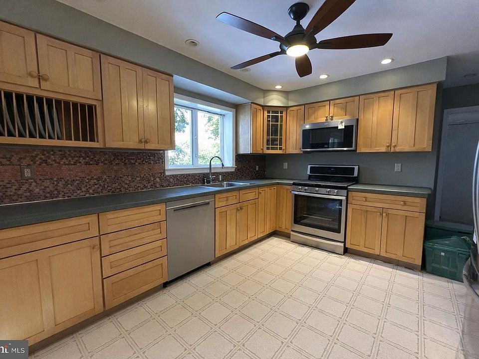 2nd image of 9 Hillside Rd
