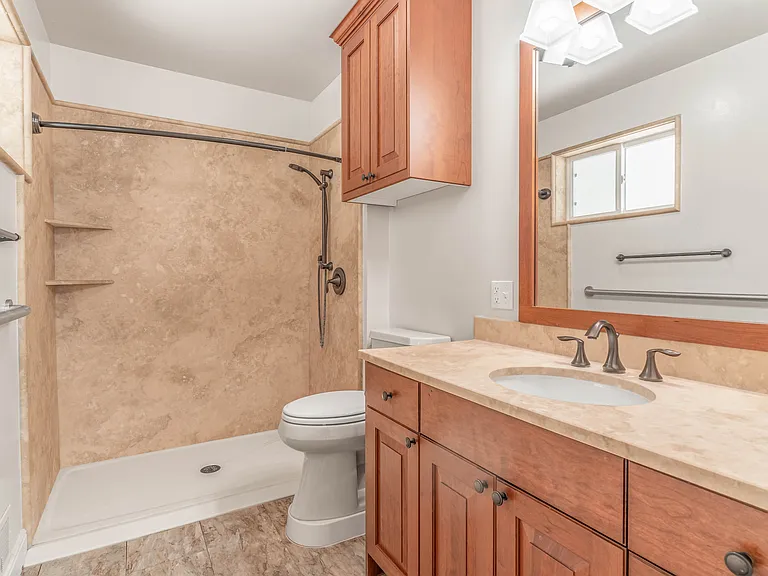 289 N 700 E — Photo 15