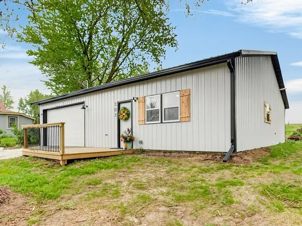 207 S East Ave, Lacona, IA 50139