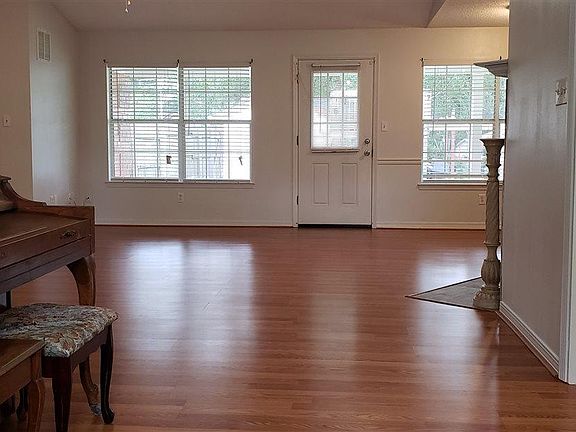 5th image of 2712 Franks Ct