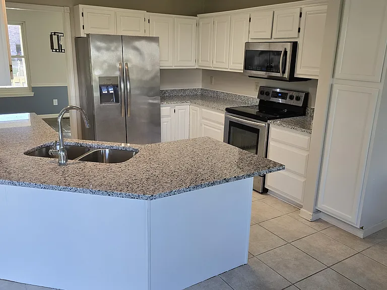 7975 Meadow Bend Cir — Photo 2