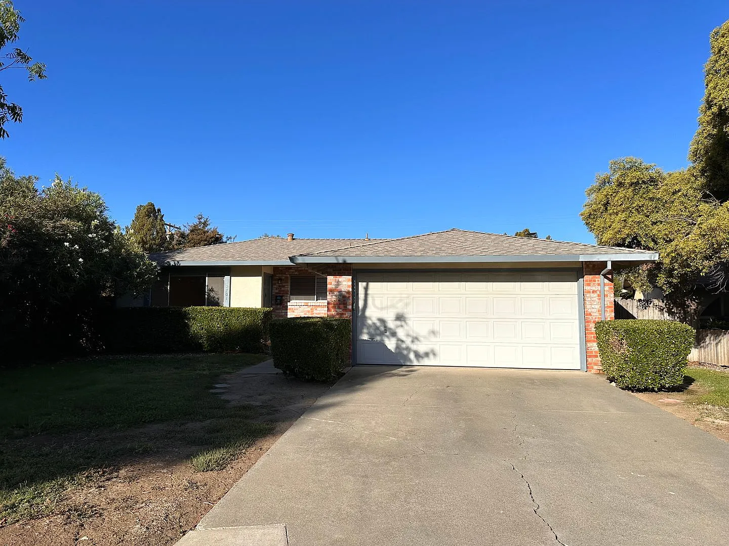 Pet Friendly Home Nestled in Quiet Neighborhood-First 2 Month's Rent free — Photo 2