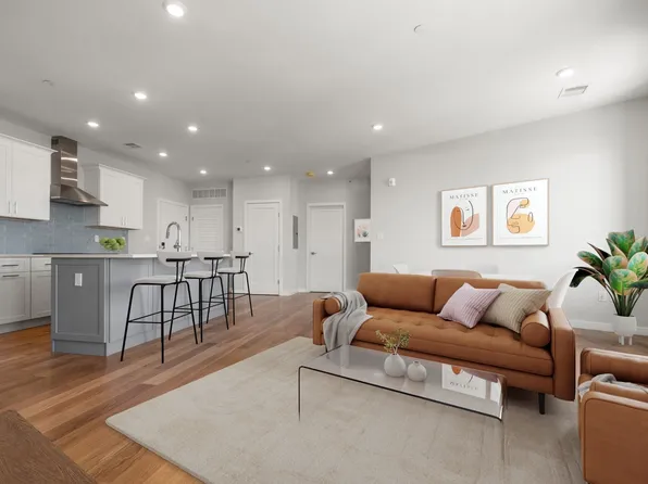 267 Old Colony Ave #301, Boston, MA 02127