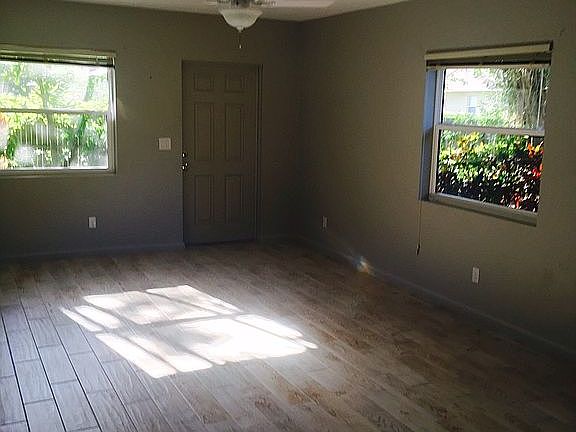 5th image of 27078 Elaine Dr
