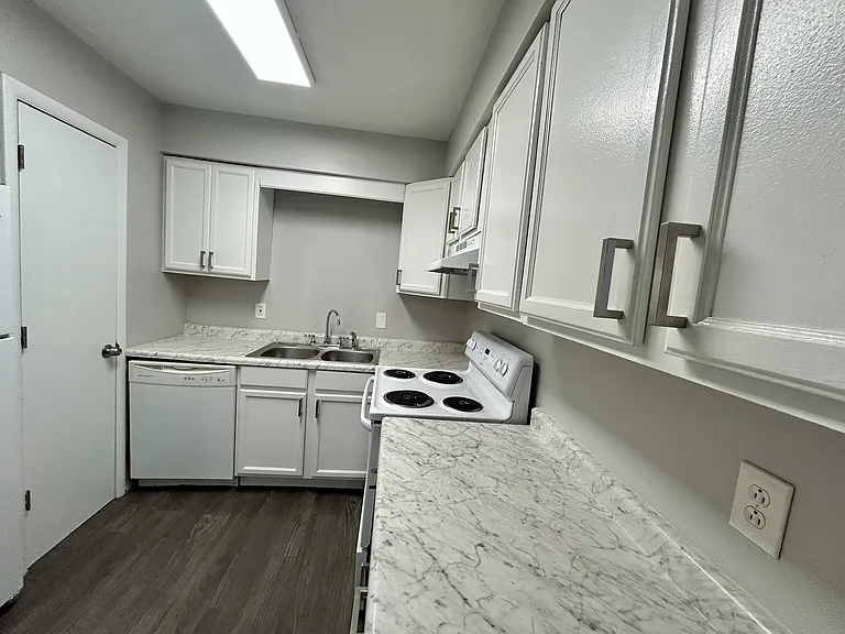 The Peak Apartments and Townhomes — Photo 27