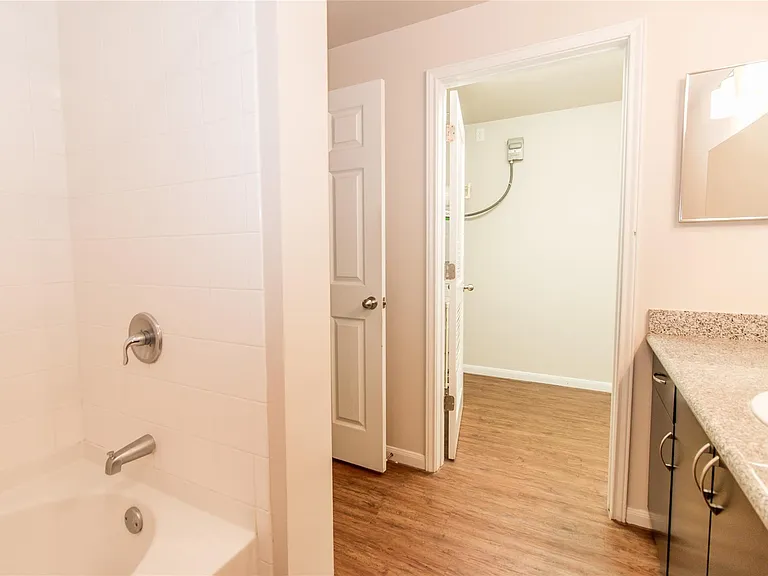 1401 E 4th St #306 — Photo 10