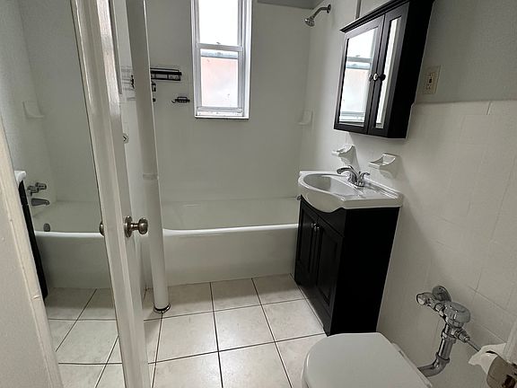 5th image of 257-259 Grant Ave #3C