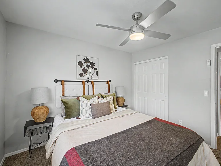 143 N Danyell Ct — Photo 15