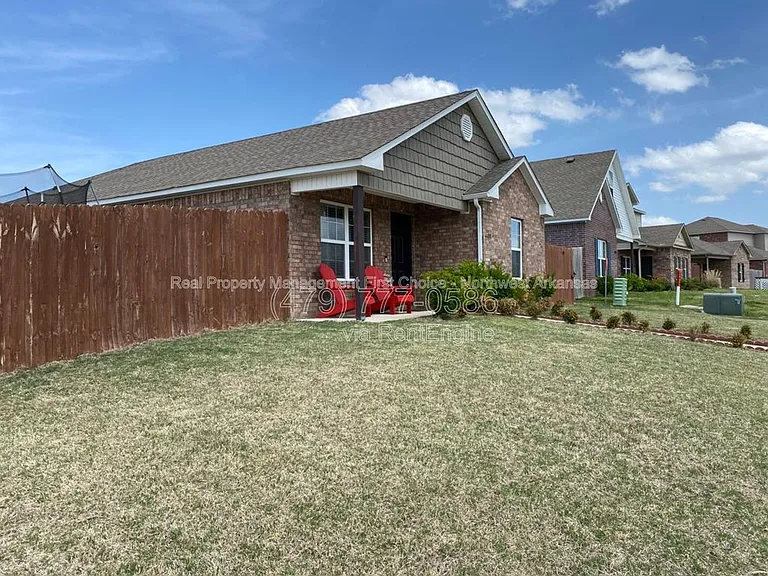 4408 SW Gallatine Ave — Photo 4