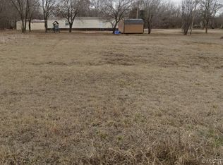 N McLain St, Nowata, OK 74048