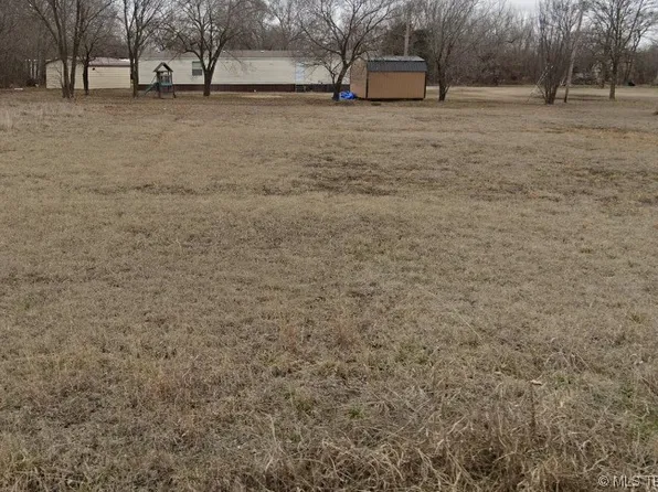 N McLain St, Nowata, OK 74048